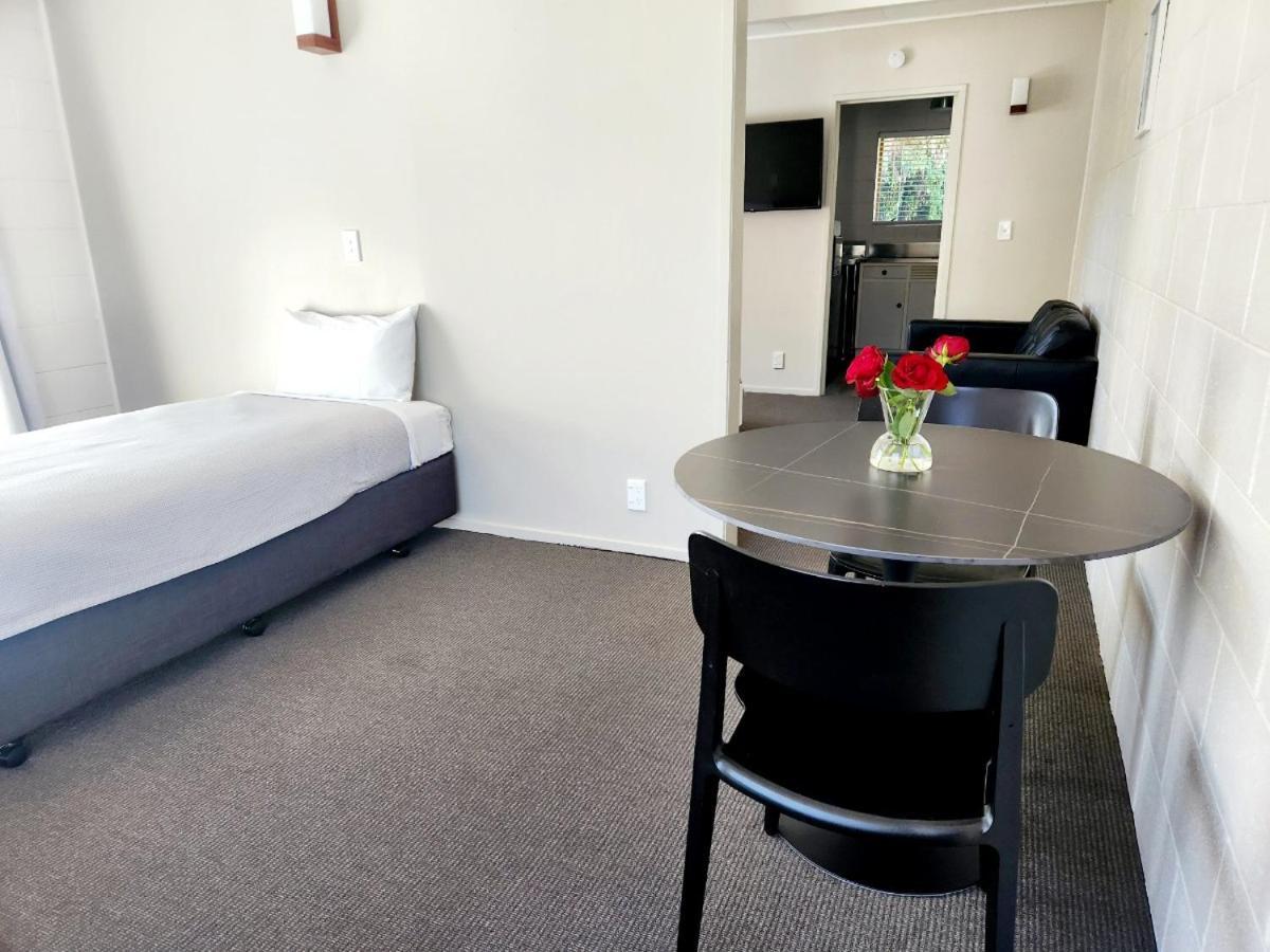 Kelly'S Riverside Motel Taumarunui Exterior photo
